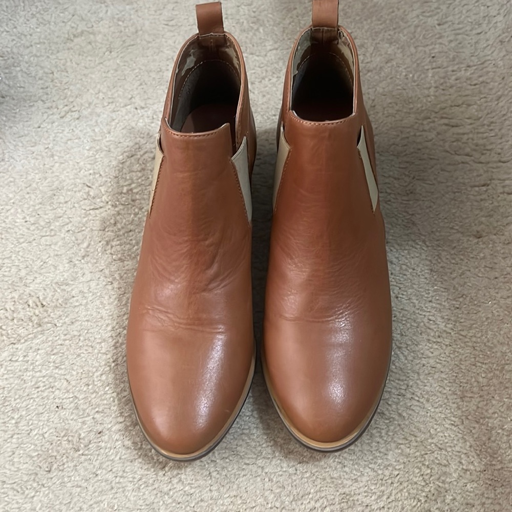 Tan/brown ankle boots